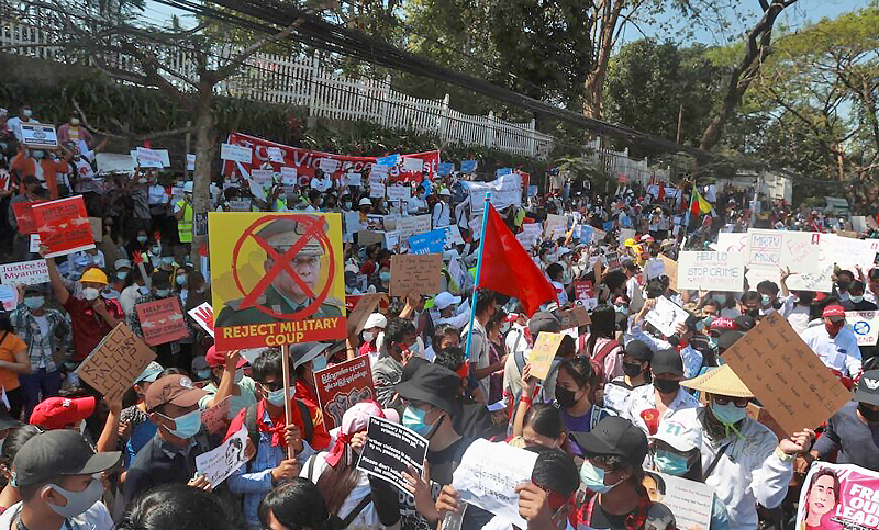 La junta militar de Myanmar advierte a los manifestantes que se arriesgan a morir en las marchas