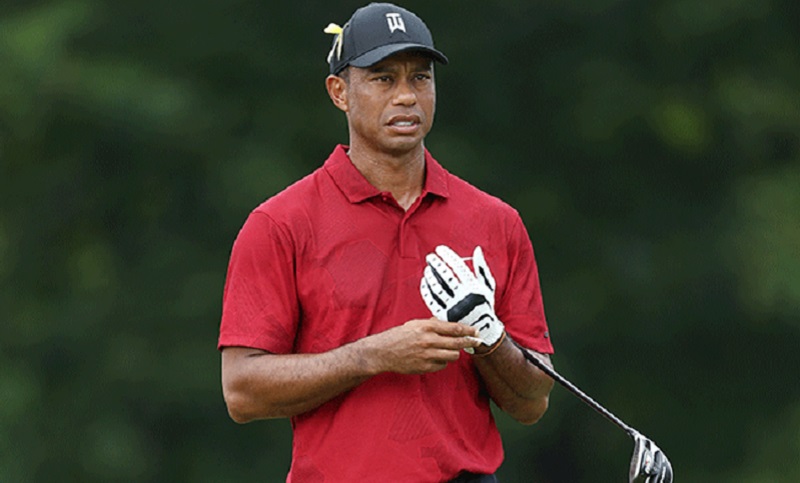El golfista Tiger Woods se accidentó y será operado por múltiples fracturas en las piernas