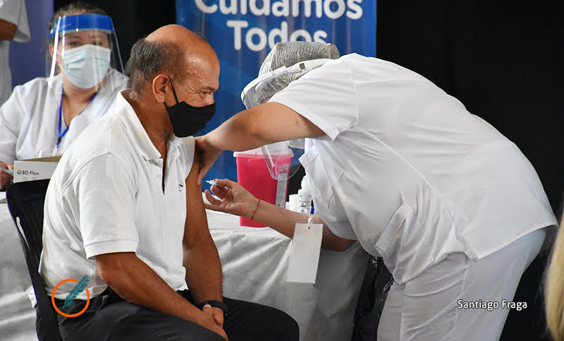Argentina lleva 370 mil vacunas aplicadas, destacó Cafiero