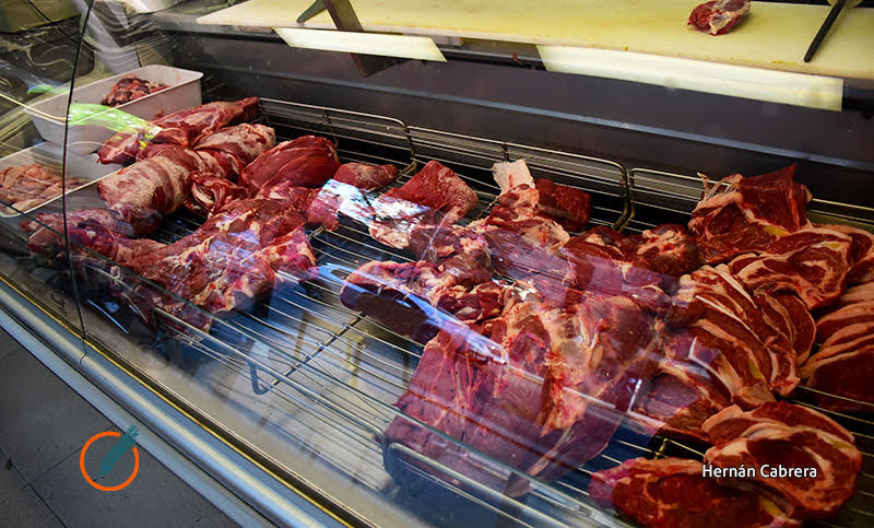 Salario promedio y precio de la carne: poder adquisitivo “en caída libre”