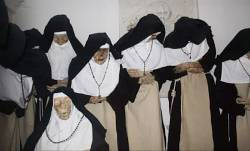 El misterio de las clarisas momificadas en un convento de Italia