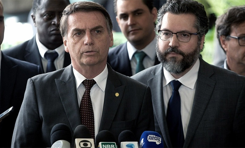 Bolsonaro cambió 6 ministros, entre ellos el canciller y el de Defensa