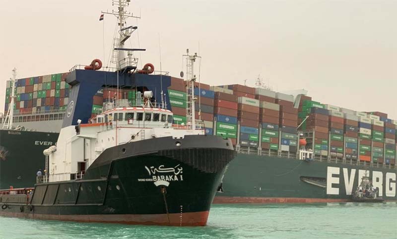 Canal de Suez: un carguero gigante encalló y bloquea el tránsito marítimo en ambas direcciones
