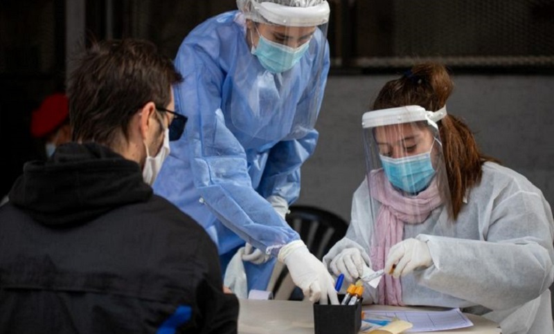 Argentina informó 7.855 nuevos casos de coronavirus y 262 muertes