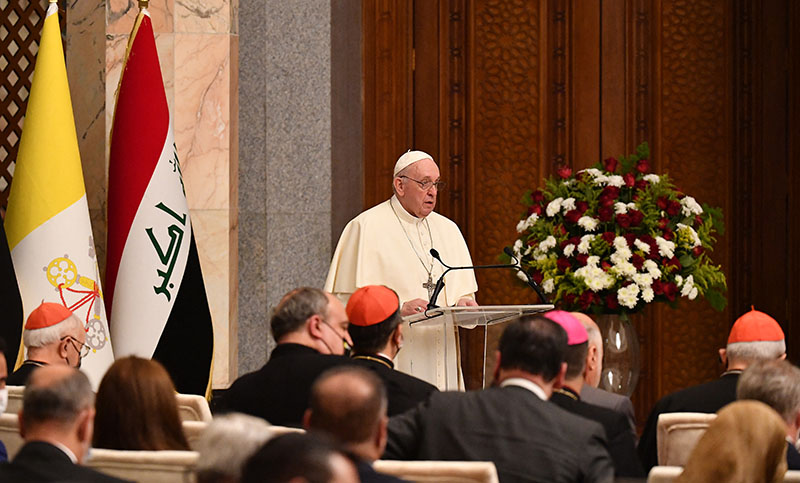 Desde Bagdad, el Papa rechazó que los países extranjeros impongan sus «intereses políticos» en Irak