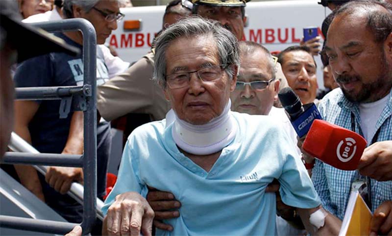 Trasladan al ex presidente Fujimori de la prisión a una clínica por problemas respiratorios