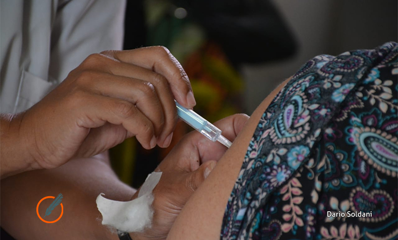 Vacunaron a adultos mayores en situación de calle que concurren al refugio municipal