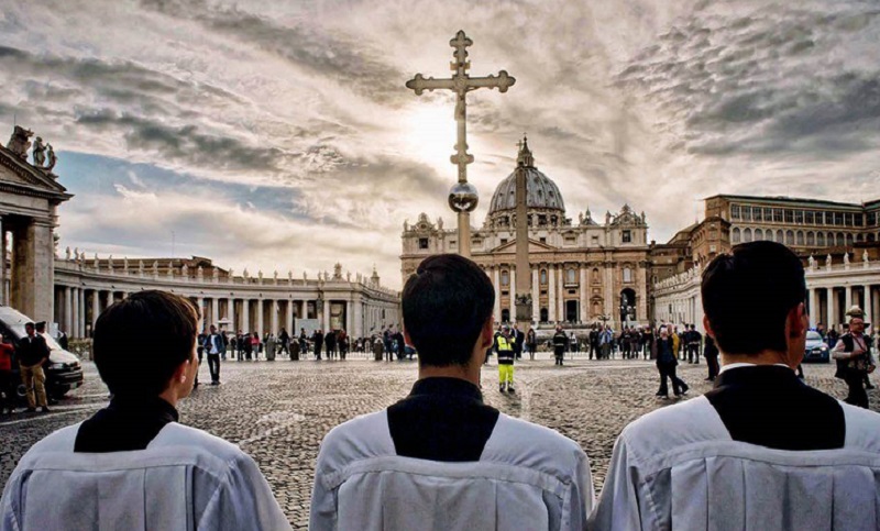 Por decisión del Vaticano, la Iglesia no bendecirá a las parejas homosexuales