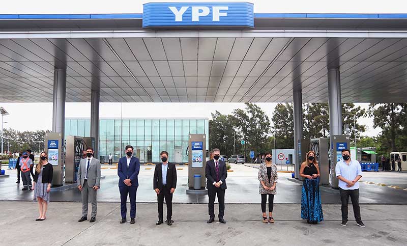 YPF lanza descuentos del 15% para personal educativo en la carga de combustibles