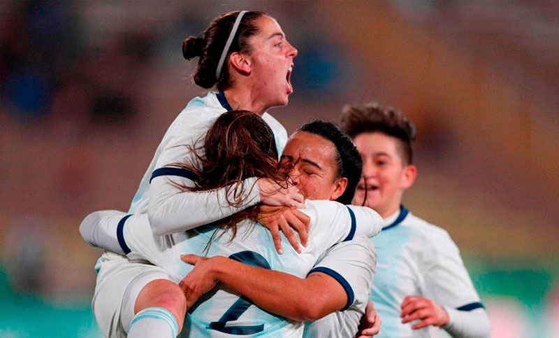 La selección de fútbol femenino llegó a Bilbao para jugar la copa internacional Basque Country