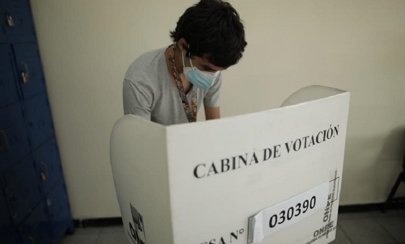 Perú elige presidente y renueva el Congreso, en comicios marcados por el descontento social