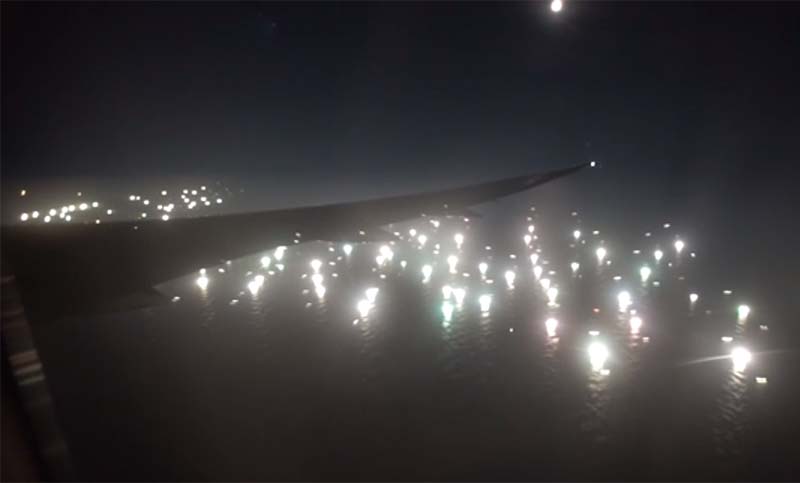 Impactante testimonio: la ciudad de luces que flota en el Mar Argentino y está depredando nuestras aguas