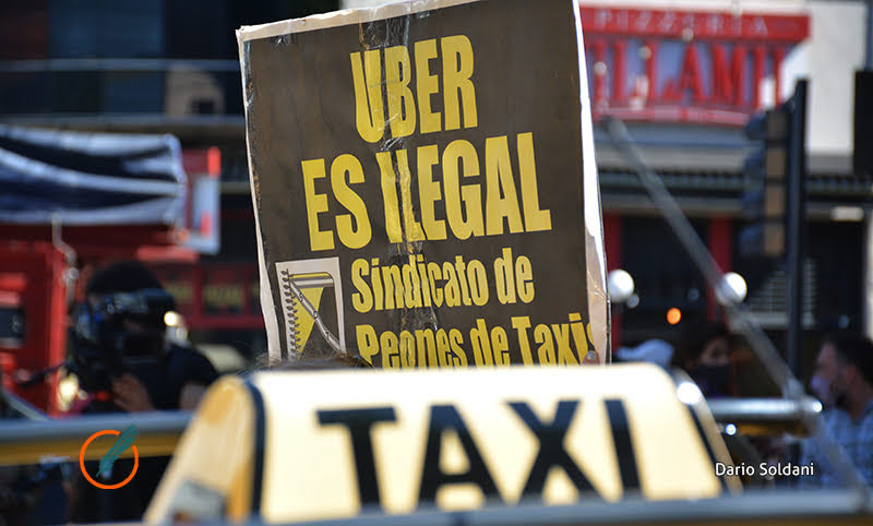 La Cámara de Mujeres Taxistas acudió a la Justicia por Uber