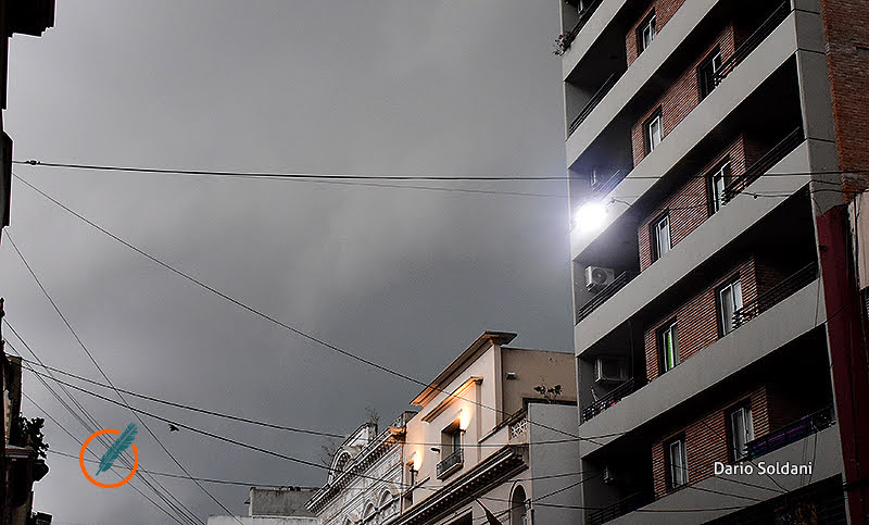 Rige el alerta amarillo y el tronar de la tormenta en Rosario es un hecho
