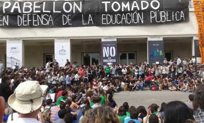 Concentración por la absolución de los 27 estudiantes procesados en la universidad de Córdoba