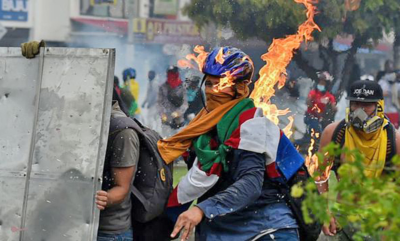 Fracasó el diálogo para levantar bloqueos en Cali tras una nueva jornada de protestas en Colombia