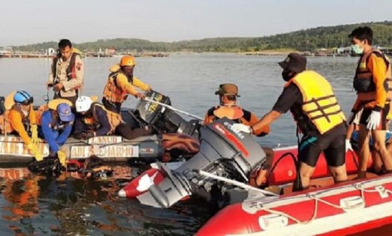 Siete turistas murieron ahogados al volcar un bote en Indonesia