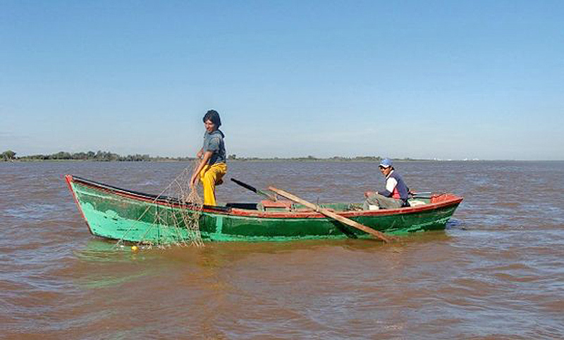 Pescadores afirmaron que si no tienen respuestas a sus reclamos, cortarán el puente Rosario – Victoria
