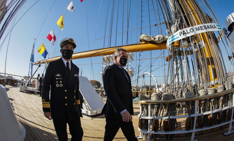 En el Día de la Armada Argentina, Rossi encabeza un acto en la Fragata Sarmiento