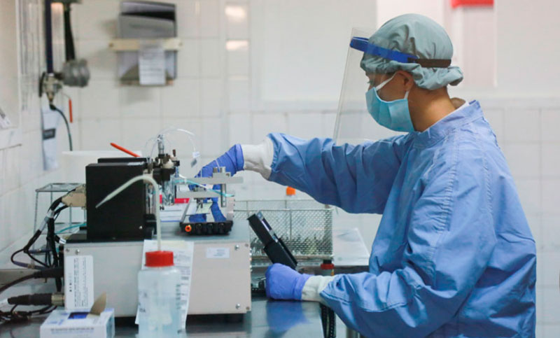 Inaes entregará fondos a laboratorio recuperado para aumentar la producción de test de COVID