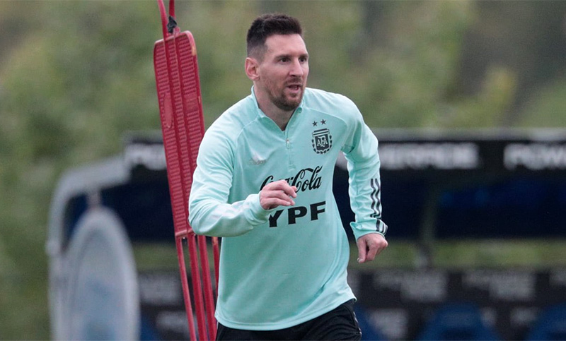 Messi llegó al país y se suma al seleccionado en el predio de Ezeiza