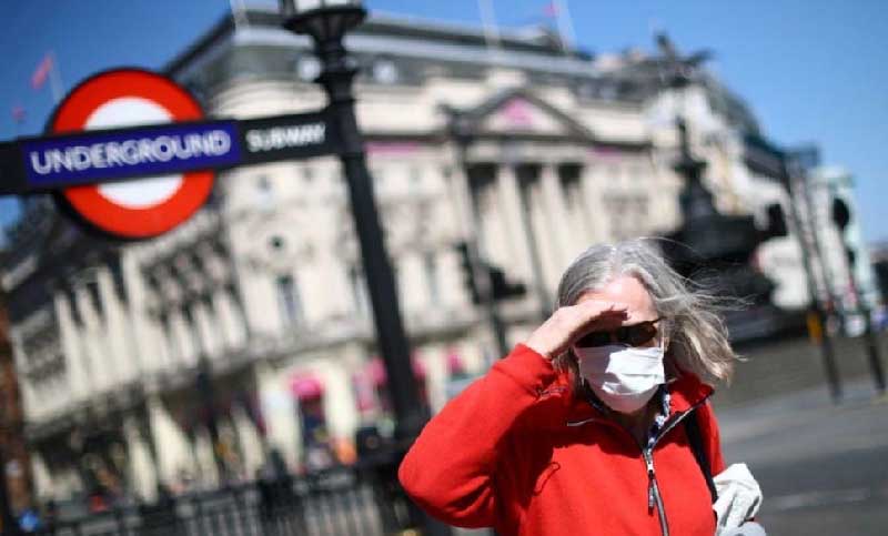 Reino Unido quiere que para junio, sus ciudadanos ya no tengan que usar tapabocas