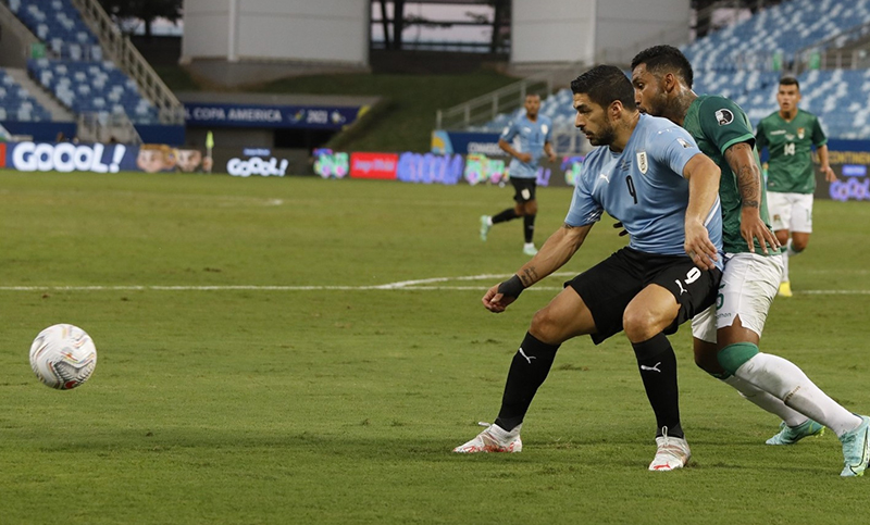 Uruguay superó a Bolivia y aseguró su clasificación a cuartos de final
