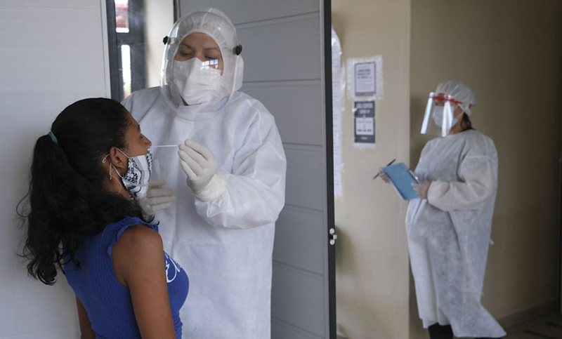 Con un récord de 792 muertes, Argentina superó las 90 mil víctimas fatales por coronavirus