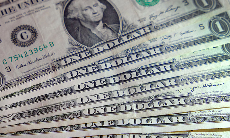 El dólar cerró a $101,1; once centavos más  respecto al viernes