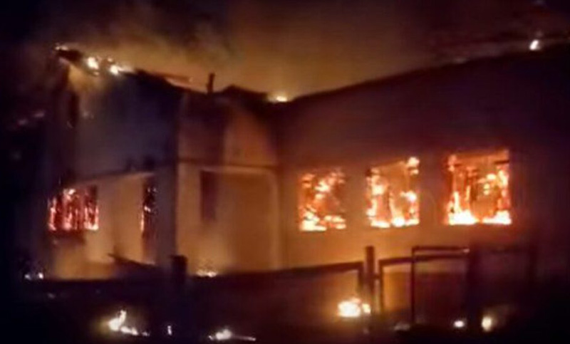 Un violento incendio se produjo en las instalaciones del Hogar Escuela de Baigorria