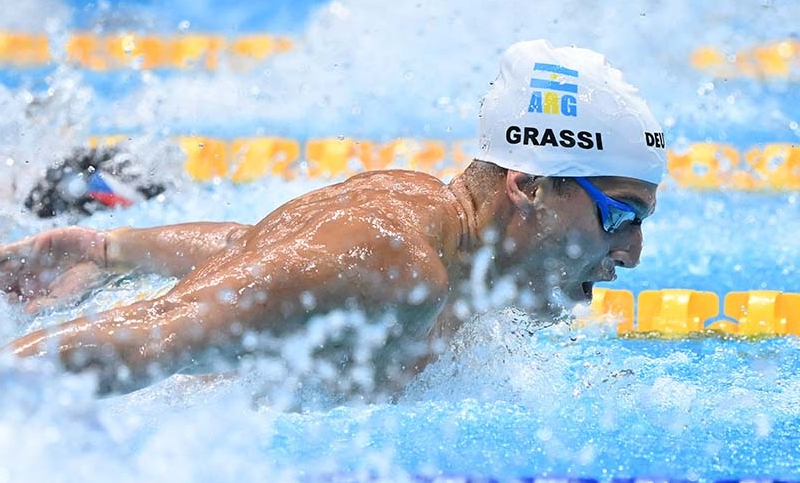 El santafesino Santiago Grassi terminó sexto en su serie y no clasificó en los 50 metros libre