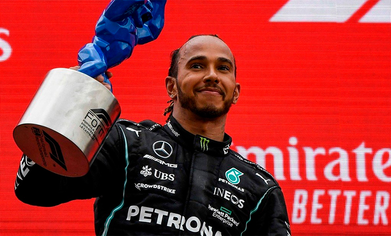 El británico Lewis Hamilton renovó con Mercedes por dos años más