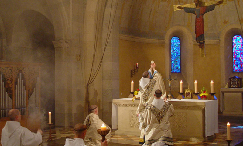Michel Onfray: «La misa en latín, un patrimonio litúrgico»