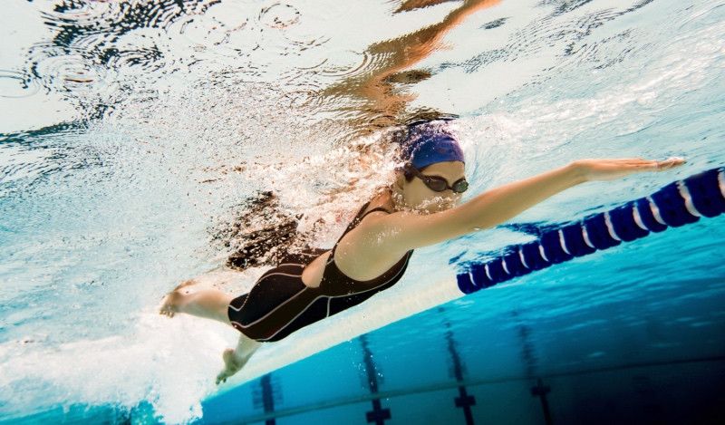 ¿Por qué la natación ayuda a mejorar la salud del cerebro?