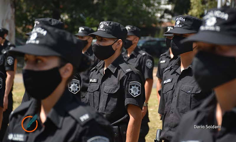 Policías de Santa Fe recibirán un suplemento económico para reponer sus uniformes