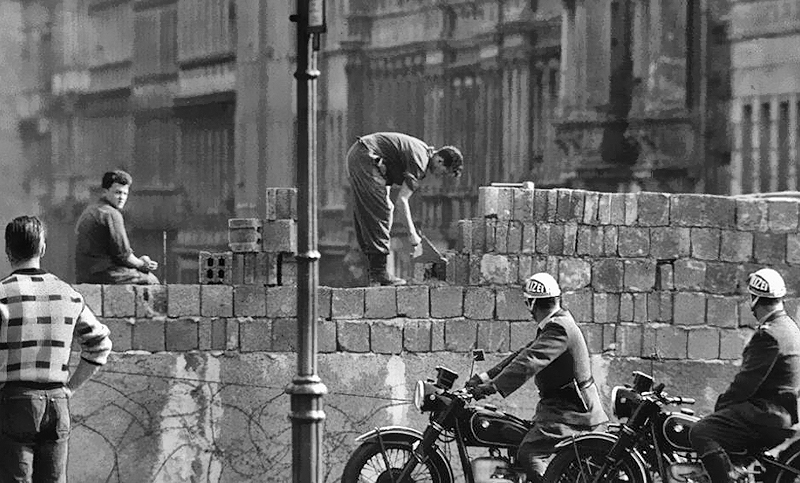A 60 años de la construcción del Muro de Berlín, el paredón de la «vergüenza» que dividió al mundo