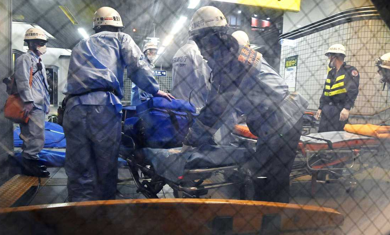 Al menos 10 heridos en un ataque con cuchillo en un tren de Tokio