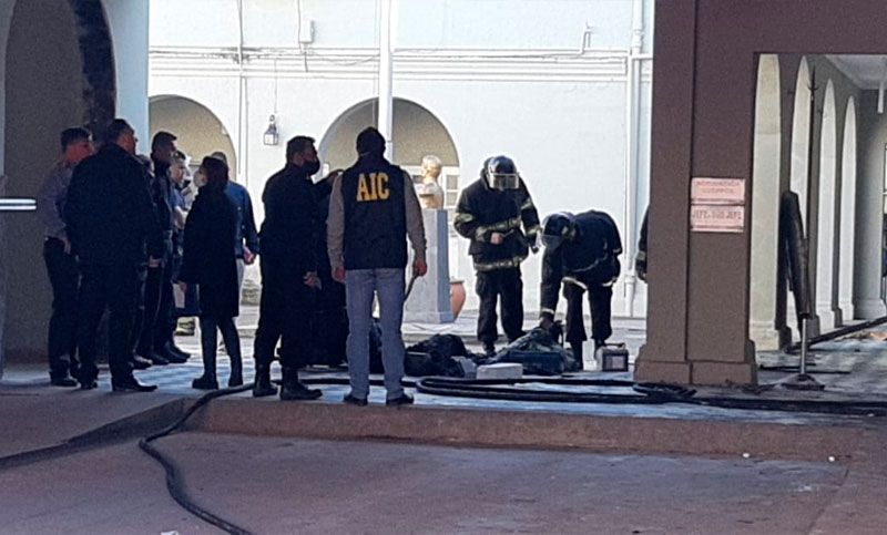 Varias explosiones y heridos en la Jefatura de Santa Fe