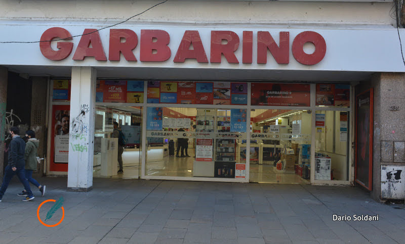 Garbarino: al cierre de locales se suman pedidos de quiebra y embargos