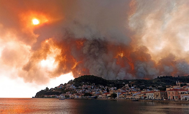Se registran nuevos focos de incendio en Grecia, donde fueron ya arrasadas 50 mil hectáreas