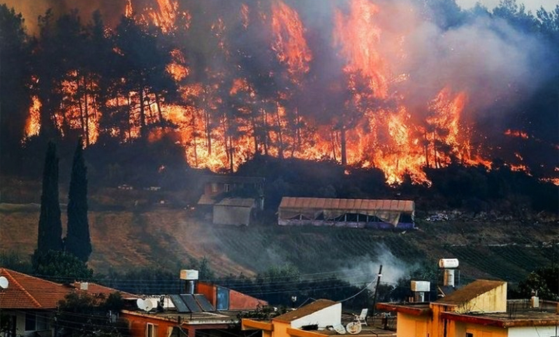 La intensa ola de calor en el hemisferio norte provoca incendios en Grecia, Turquía, Italia y España, entre otros