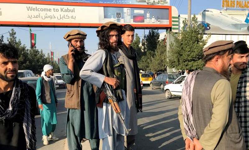 Un muerto por un tiroteo en el aeropuerto de Kabul, en medio de las caóticas evacuaciones