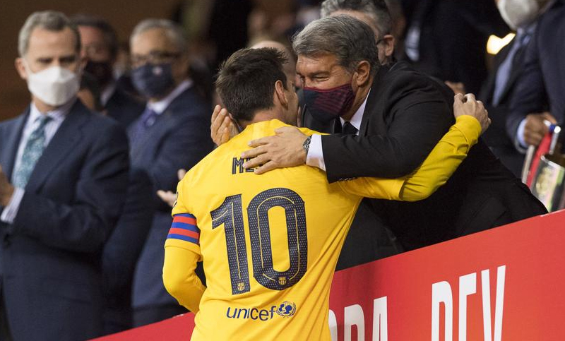 Hay acuerdo entre Messi y el Barcelona y renovará hasta 2026, según medios españoles