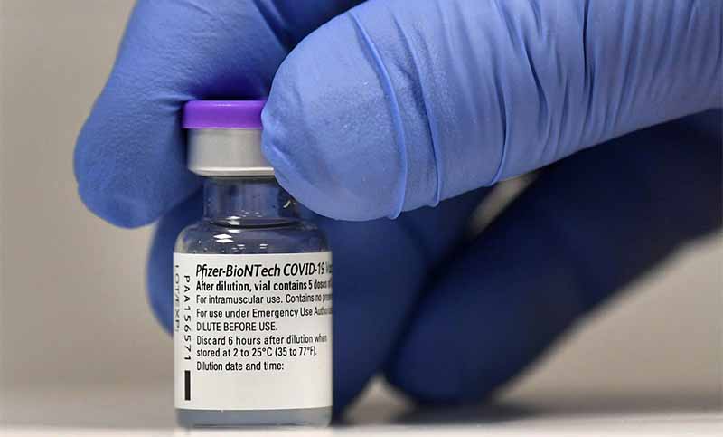 Vacunas: luego de adaptar la normativa, el Gobierno firmó con Pfizer  