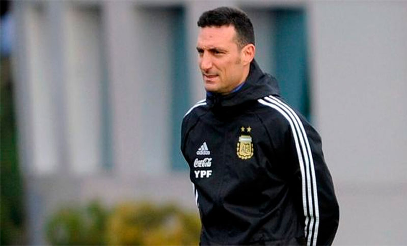 Scaloni ya está en Argentina y arma la lista de convocados