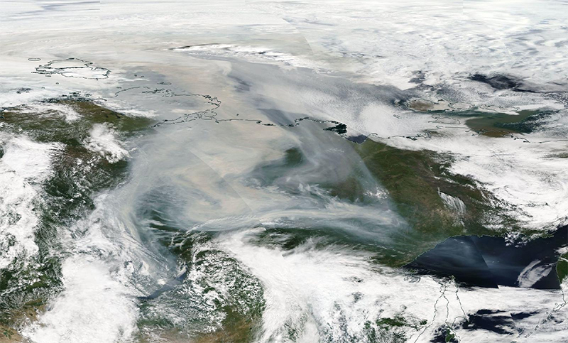 El humo de los incendios en Siberia alcanzó al Polo Norte, informó la NASA