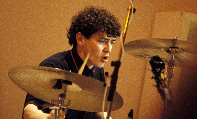El baterista original de Oasis fue hospitalizado por un infarto