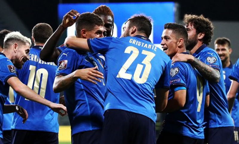 Italia imbatible: superó a Lituania y ya son 37 partidos sin perder