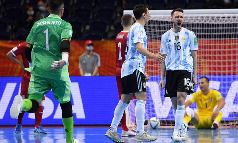 La selección argentina de futsal venció a Serbia y clasificó a octavos