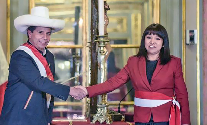 Con el cambio de gabinete, Castillo busca alejarse de sectores más radicales de la izquierda peruana